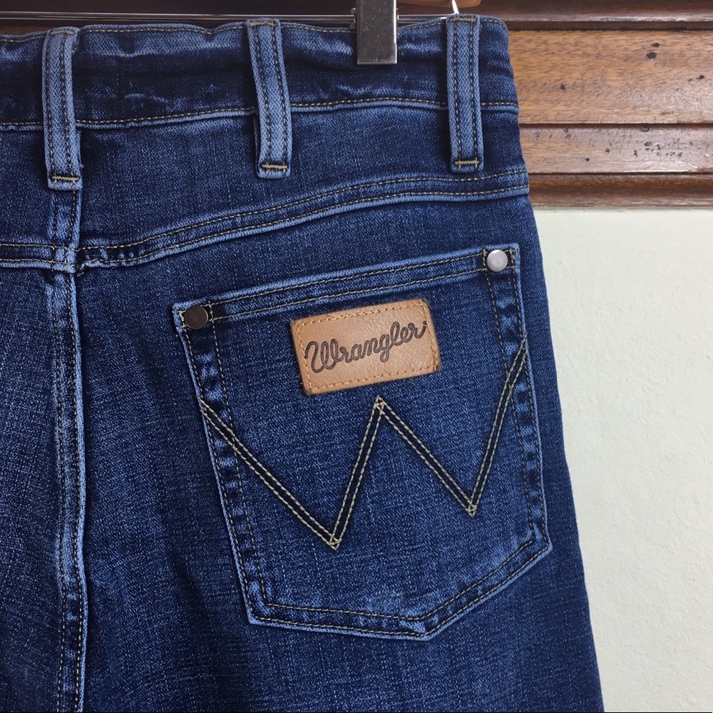 WRANGLER frayed boyfriend mid rise jeans 27